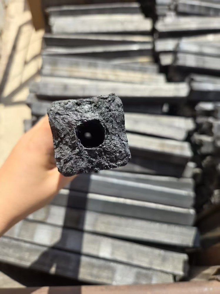 四角オガ炭　断面