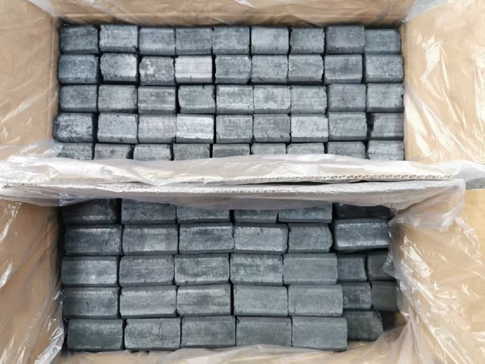 四角オガ炭カット